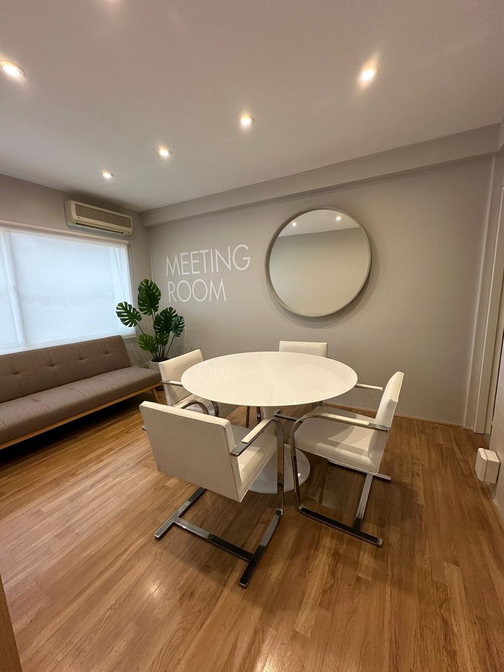 Sala de reuniones del estudio jurídico laboral en Paraná 774, Microcentro CABA